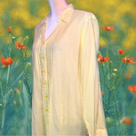 White stag pale yellow button up long sleeve blouse. - Picture 4 of 10